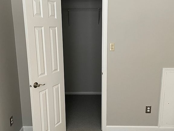 4th image of 501 Diamond Dr