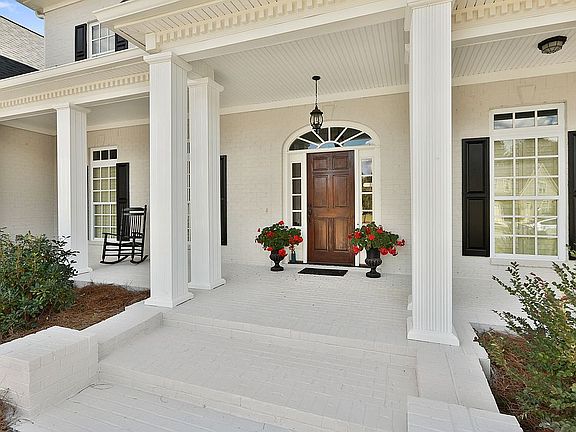 3rd image of 304 Archway Ln