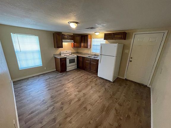 3rd image of 706 Harris Ave #5