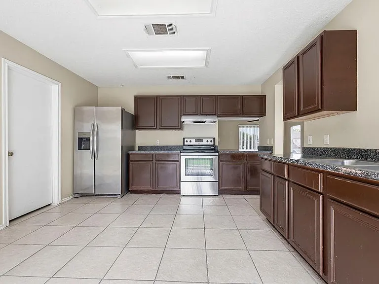 1109 Bradbury Ln — Photo 10