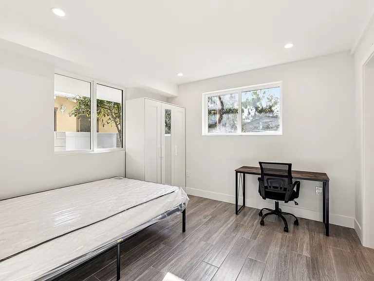 MH 1314 W 35th Pl — Photo 13