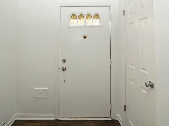 3rd image of 2528 N Haven Blvd