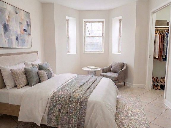 4th image of 2710 N Artesian Ave APT 1F