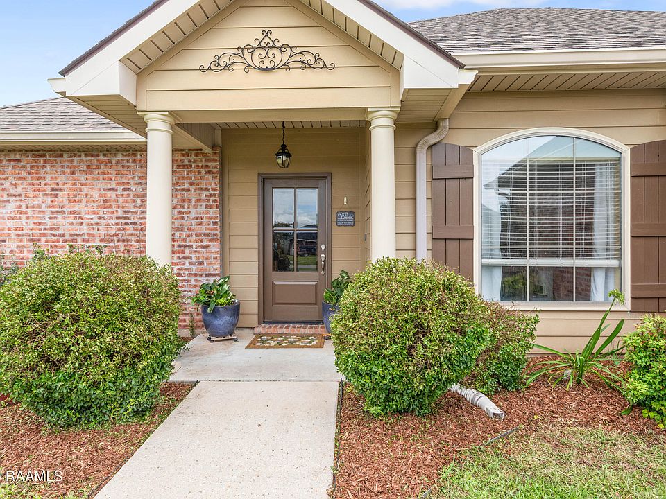 1st image of 212 Chevalier Blvd