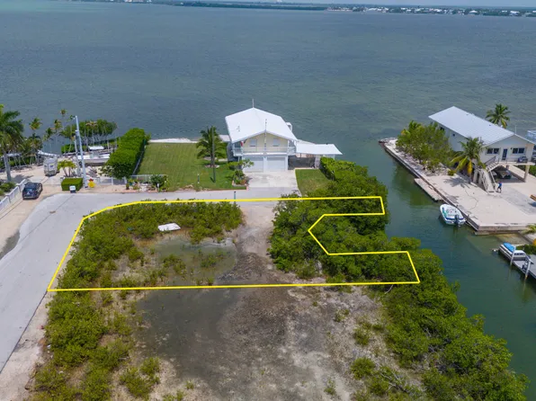 1135 Hakluyt Ln, Cudjoe Key, FL 33042