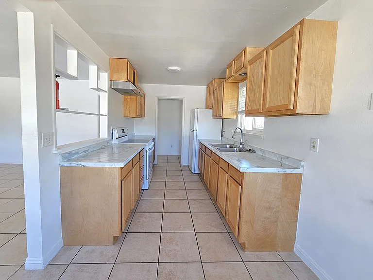 13877 Courage St #D — Photo 7