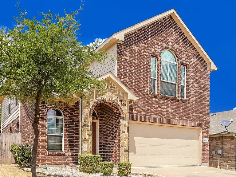 1032 Sunderland Ln — Photo 5