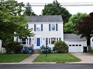 32 Dart St, New London, CT 06320