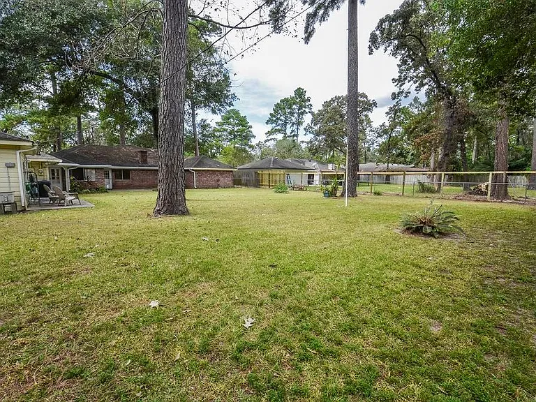25602 Oakhurst Dr — Photo 35