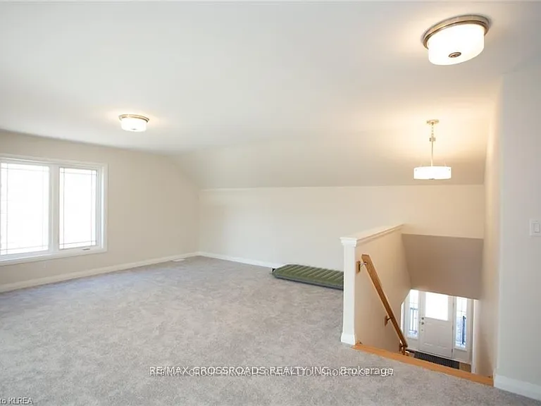535 Macintosh Grv — Photo 22