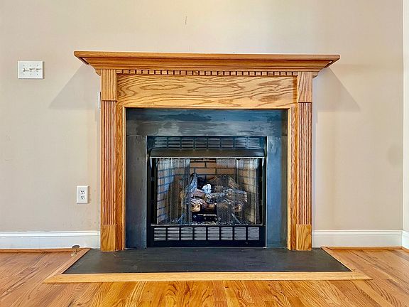 4th image of 36 Lynn Cir