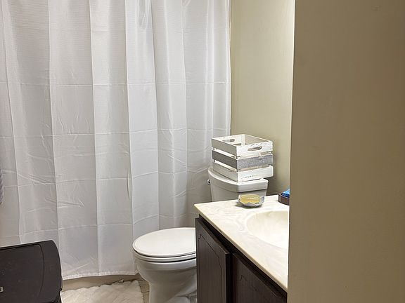 2nd image of 8 Nassau Ct #8