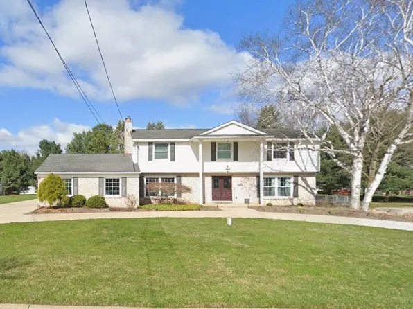 5342 Greenfield Rd, Brighton, MI 48114