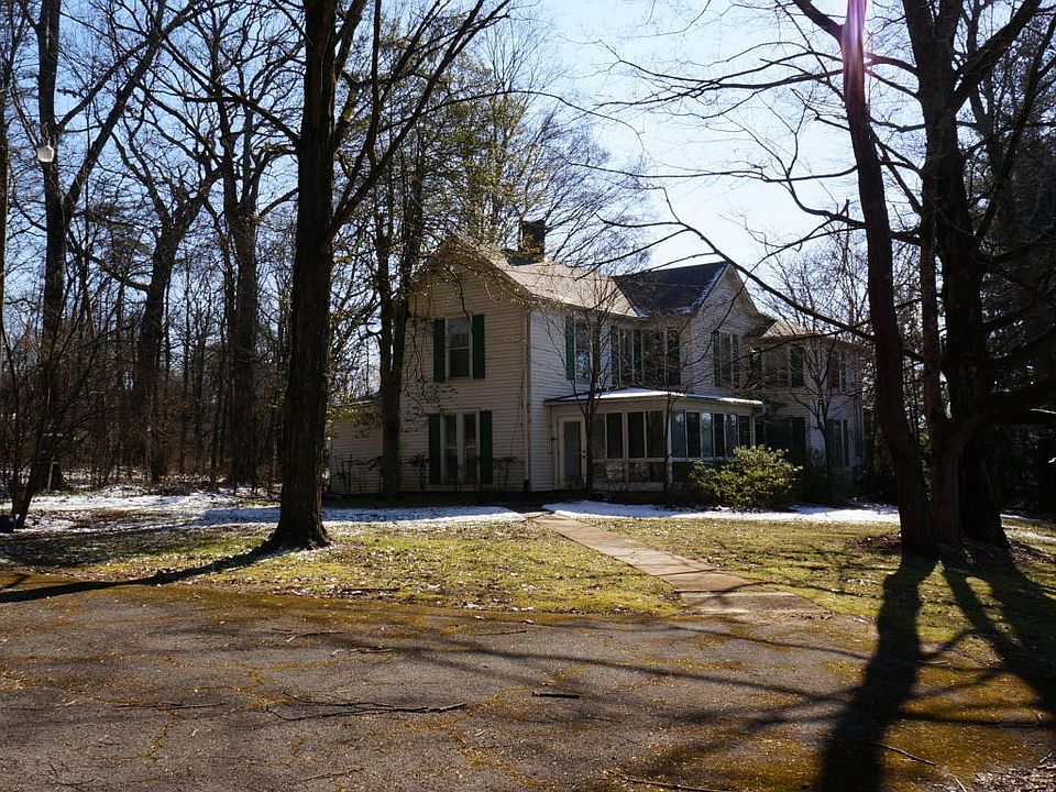 1st image of 202 Windsor Dr