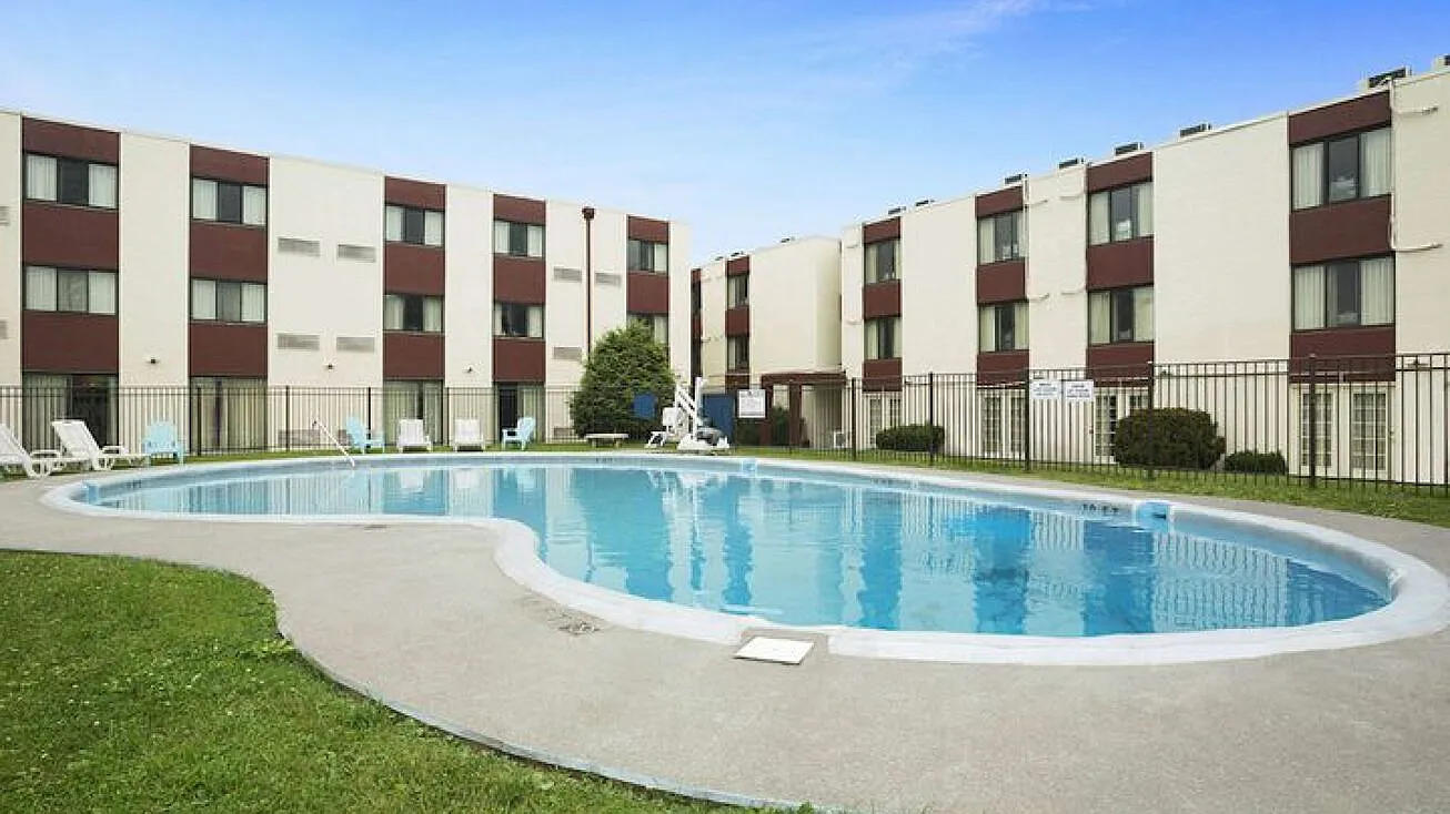 Lions Crest Apartments — Photo 2