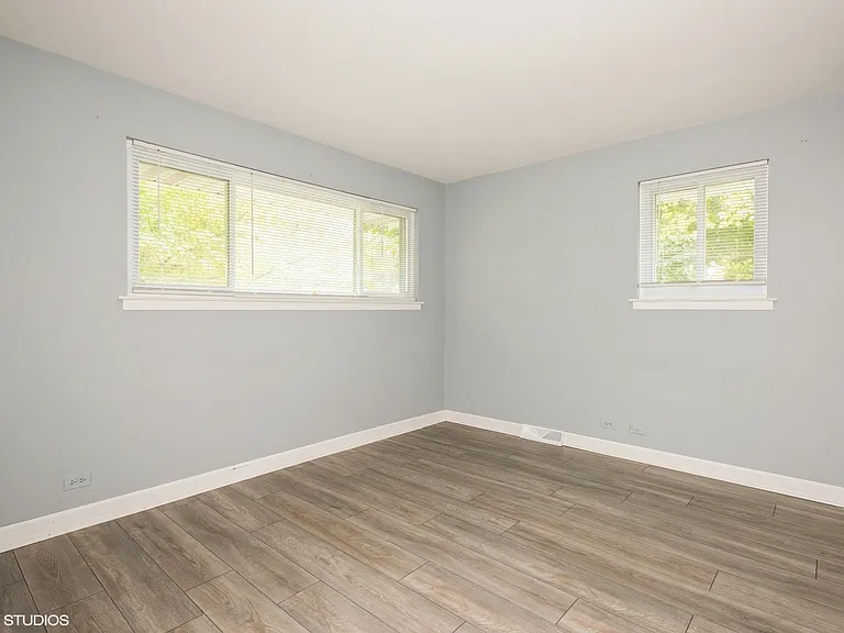 319 Shirley Ct — Photo 10