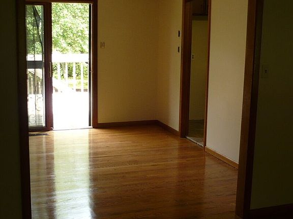 4th image of 6811 Cresthill Dr