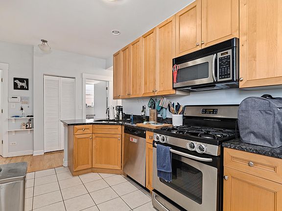 4th image of 4345 N Sacramento Ave #B-3