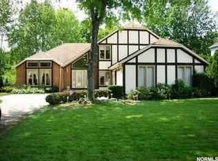 2808 Southwood Dr, Westlake, OH 44145