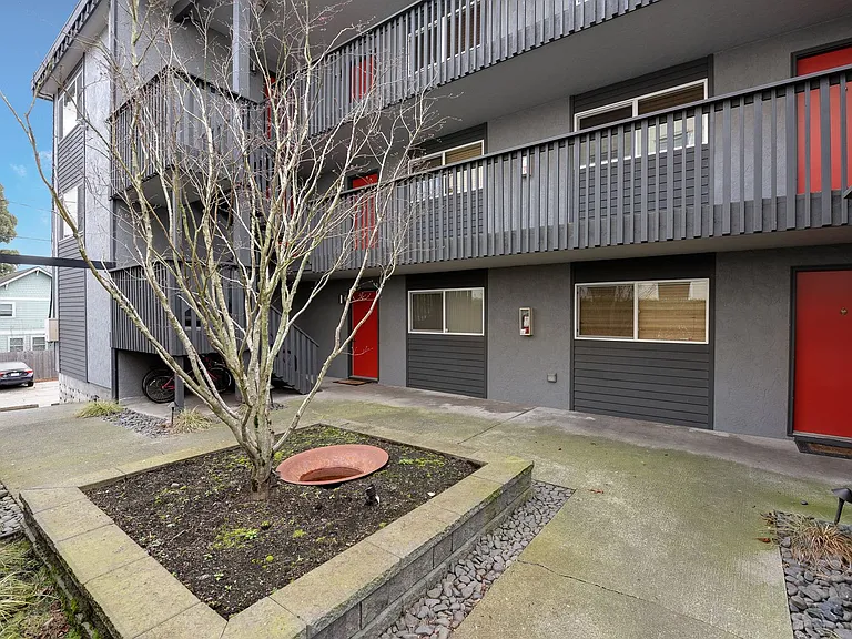 2132 California Ave SW — Photo 22