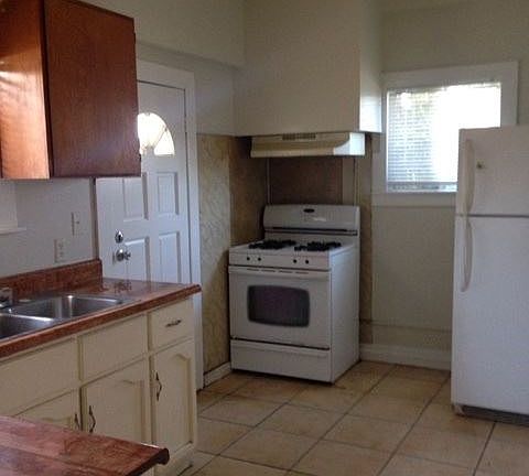 4th image of 3896 Logan Ave