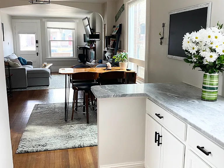 531 N Logan St — Photo 8