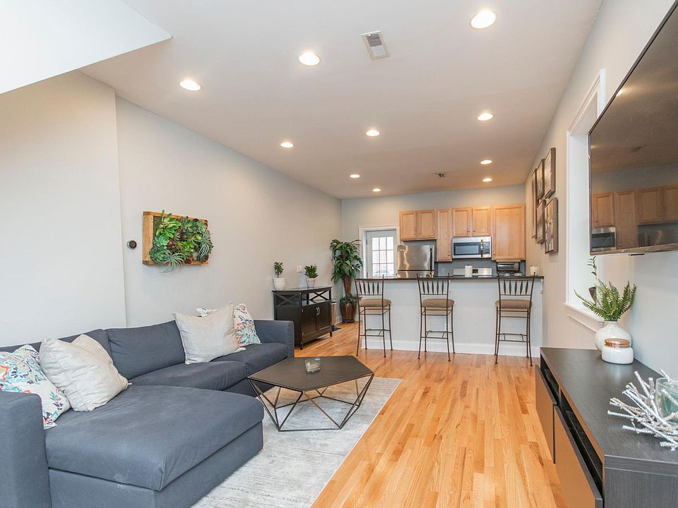 Entry to living room and kitchen