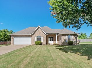 973 Aylesbury Ln, Cave Springs, AR 72718