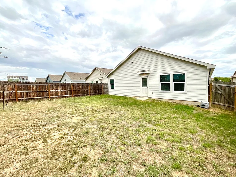 615 Bean Bnd — Photo 29