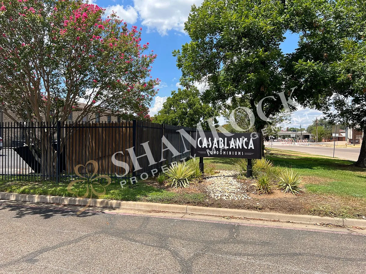 Photo 1 of 13 - 1421 S 12th St #203 - Waco, TX Primary Photo - 1421 S 12th St #203