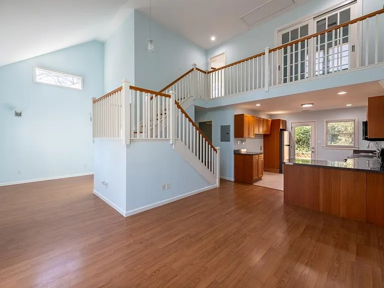 342 Mathews Ave NE #A — Photo 3