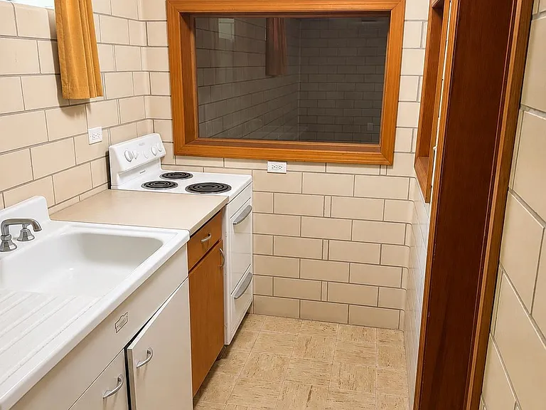 312 W Commerce St — Photo 15