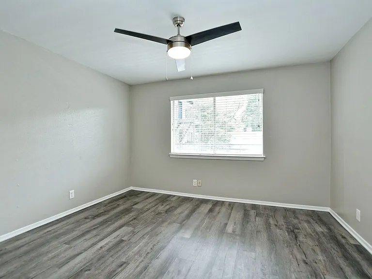 Sandpiper Apartments — Photo 33