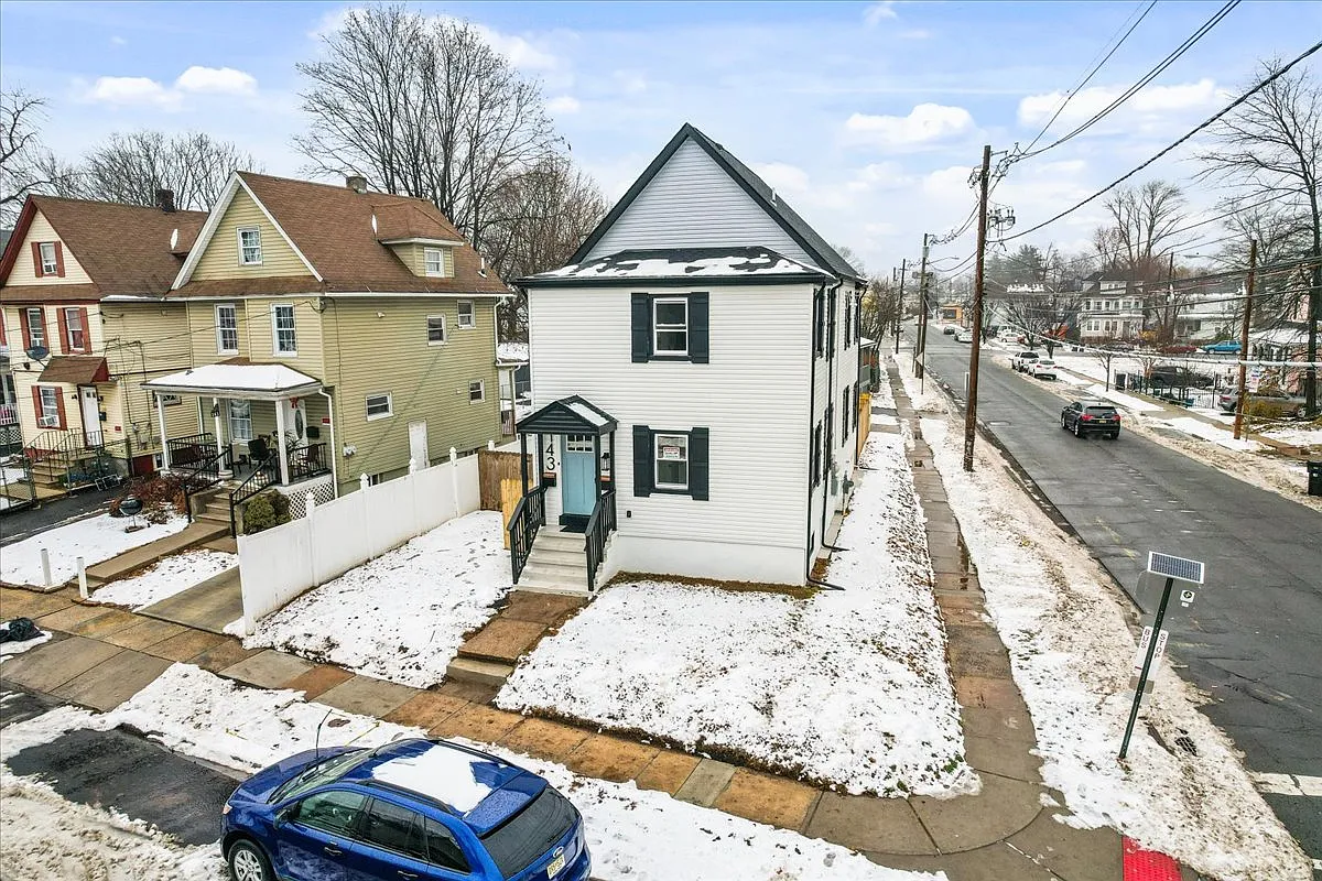 Building Photo - 143 Johnston Ave #2