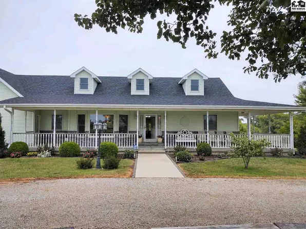 1410 Pondview Ln, McPherson, KS 67460