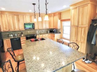 27 Willowbrook Ave, South Bethlehem, NY 12161