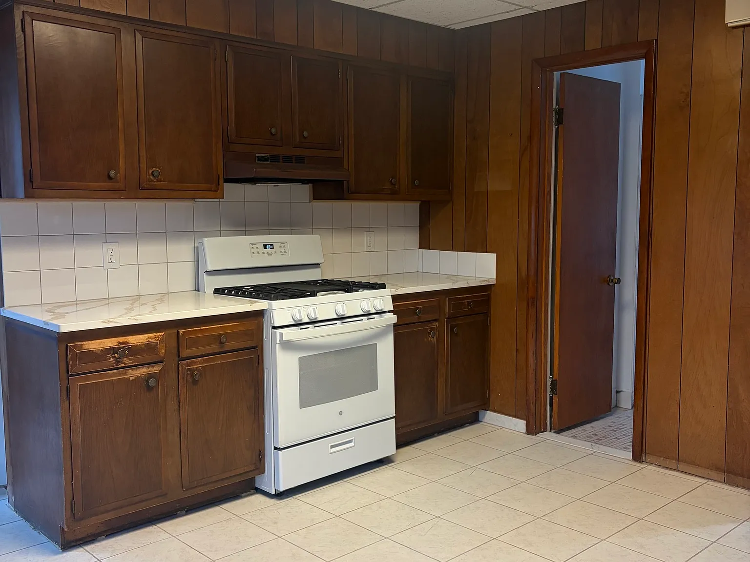 2 bed, 1.0 bath, 1303 sqft, $2,200 — Photo 1