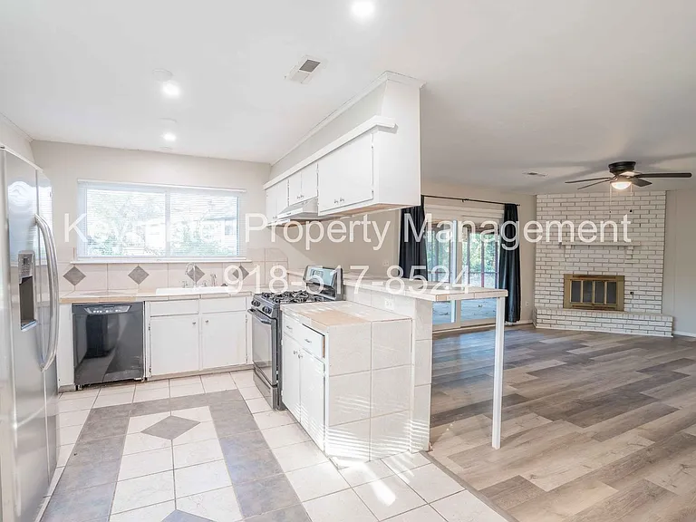 205 E Marshall St — Photo 7