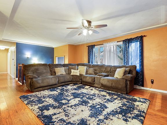 3rd image of 412 E 78th Pl