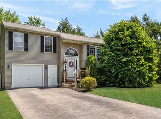 595 Wilbur Ave, Cranston, RI 02921