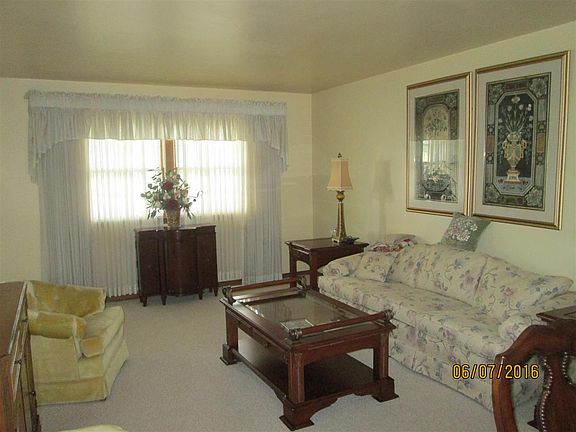 2nd image of 501 N Meadow Ln
