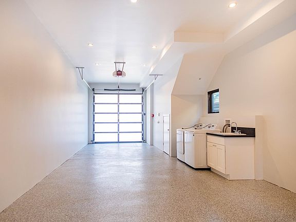 4th image of 407 N Norton Ave