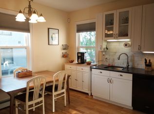 28 Robbins St APT 2, Waltham, MA 02453