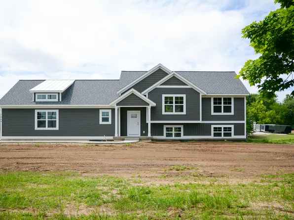 7989 Harper Ln, Holland, MI 49424
