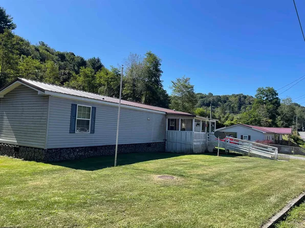 50 Boswell St, Tunnelton, WV 26444