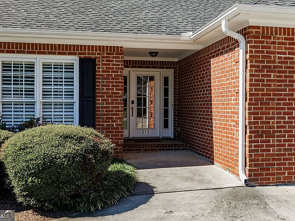 3rd image of 850 Saint Ives Ln