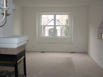 3rd image of 1112 N Claremont Dr