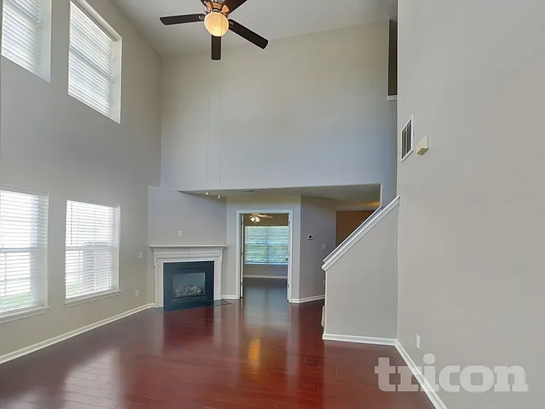 7392 Hoffner Dr — Photo 2