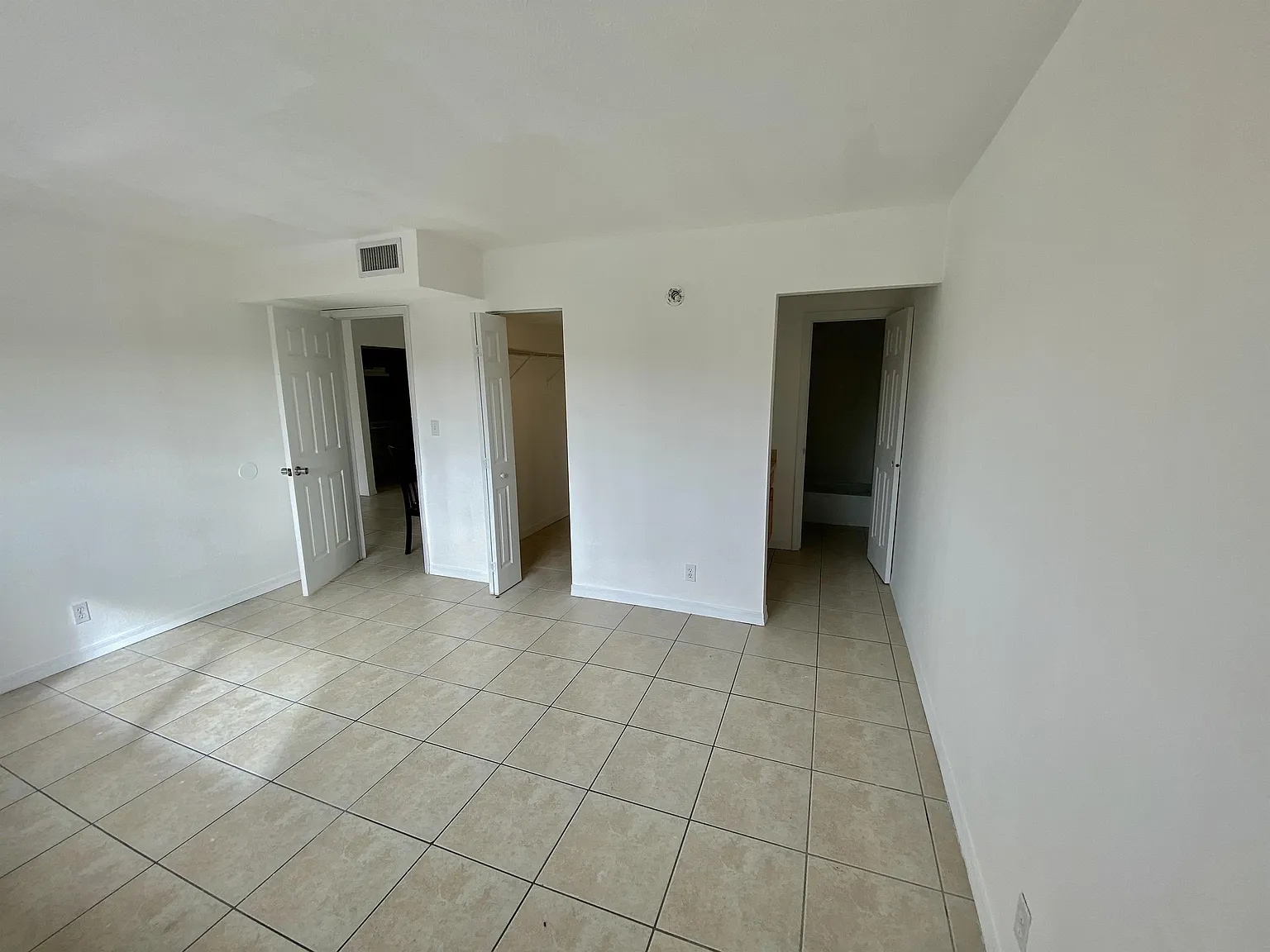 2914 NW 55th Avenue - 1D — Photo 4