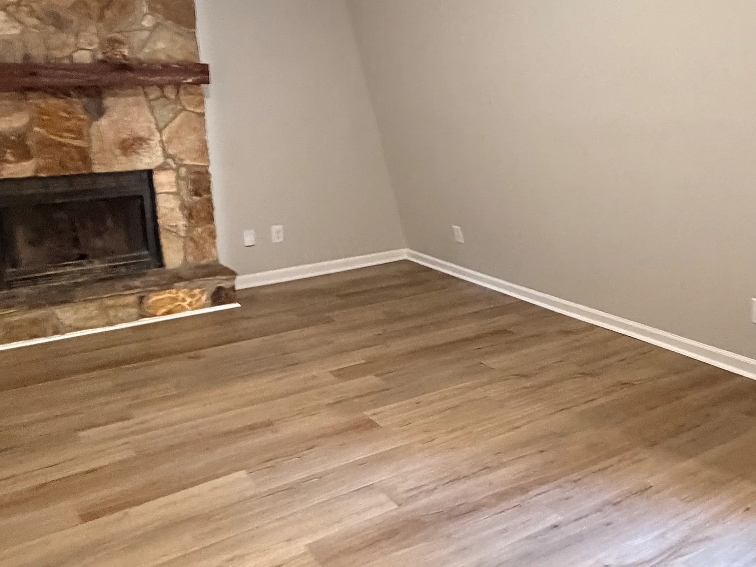 2 bed, 900 sqft, $1,300 — Photo 2